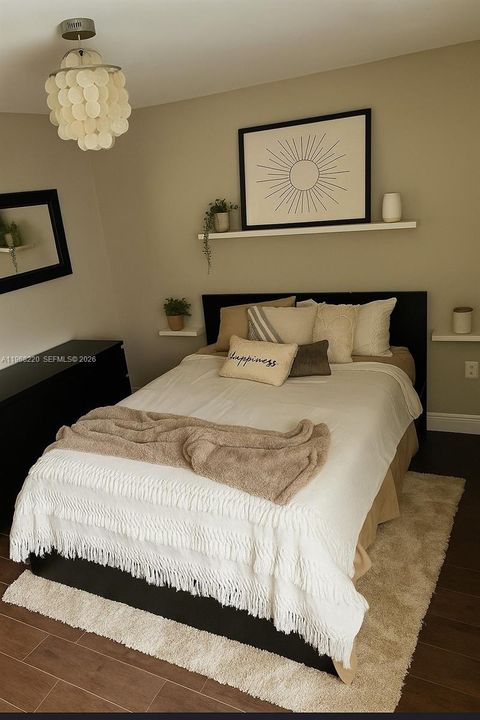 For Sale: $229,900 (2 beds, 1 baths, 710 Square Feet)