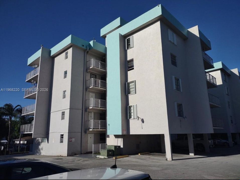 For Sale: $229,900 (2 beds, 1 baths, 710 Square Feet)