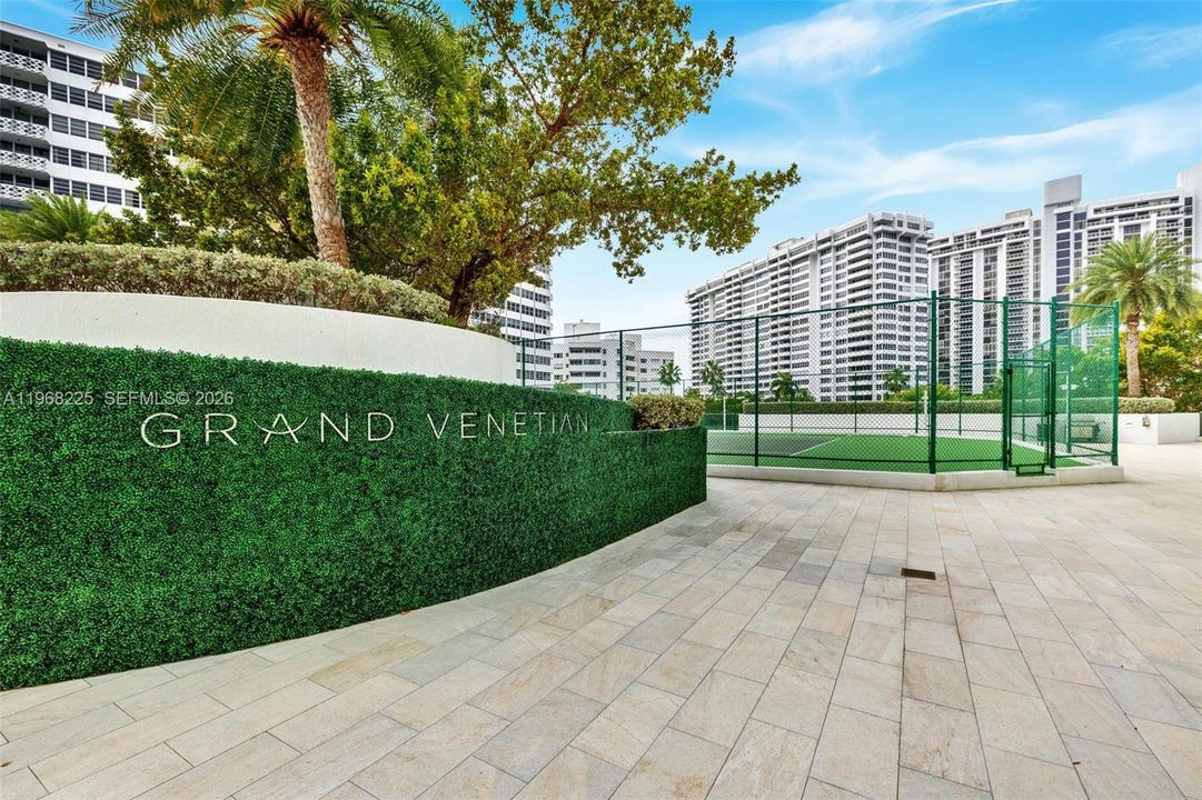 For Sale: $1,199,000 (2 beds, 2 baths, 1463 Square Feet)