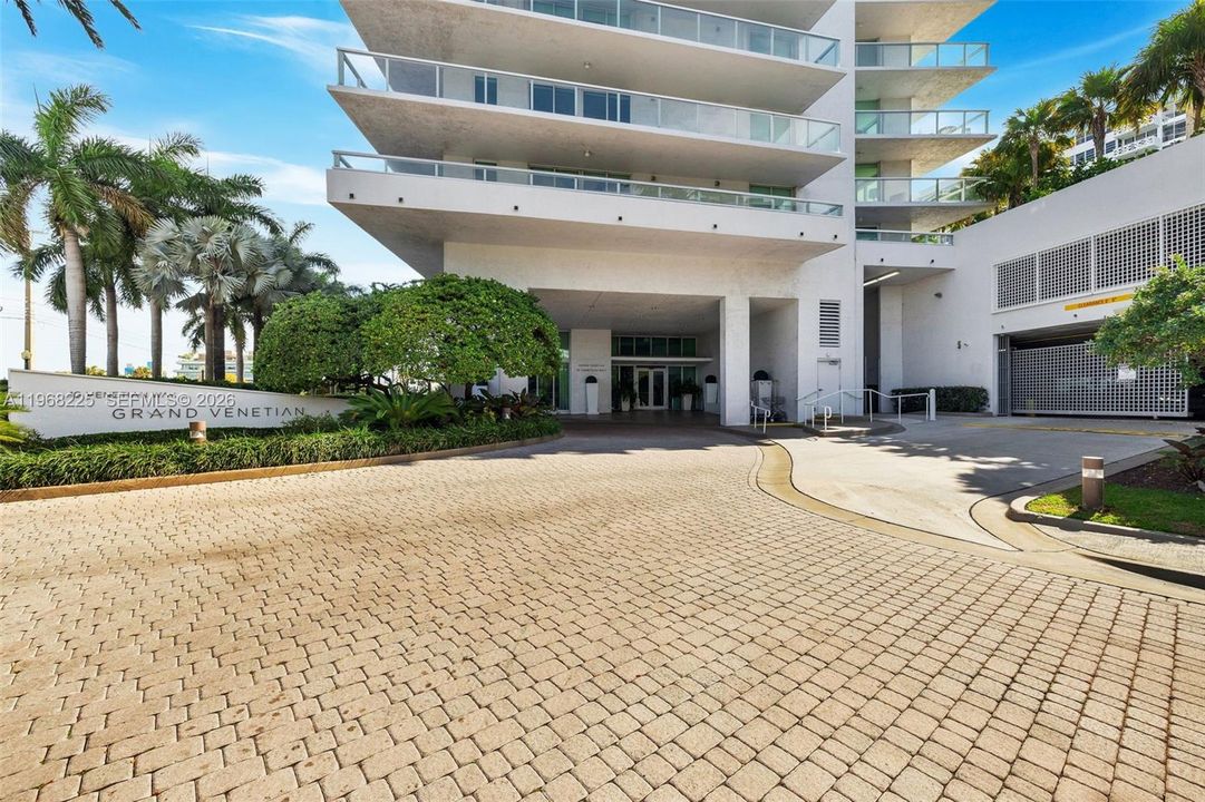 For Sale: $1,199,000 (2 beds, 2 baths, 1463 Square Feet)