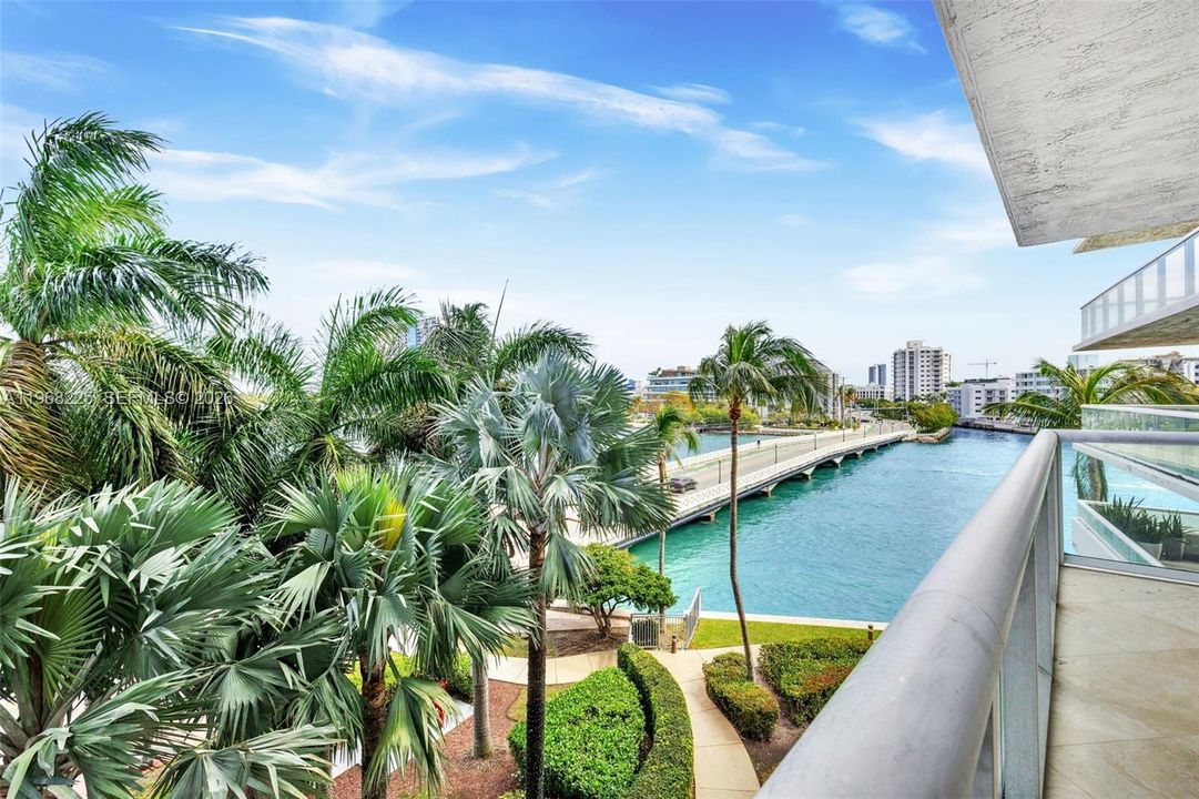 For Sale: $1,199,000 (2 beds, 2 baths, 1463 Square Feet)