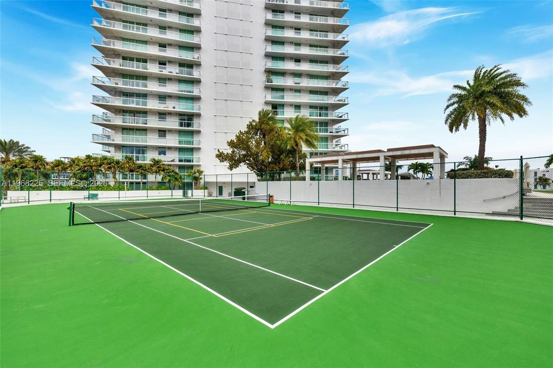 For Sale: $1,199,000 (2 beds, 2 baths, 1463 Square Feet)