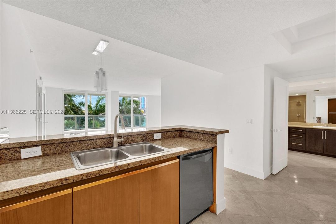 For Sale: $1,199,000 (2 beds, 2 baths, 1463 Square Feet)
