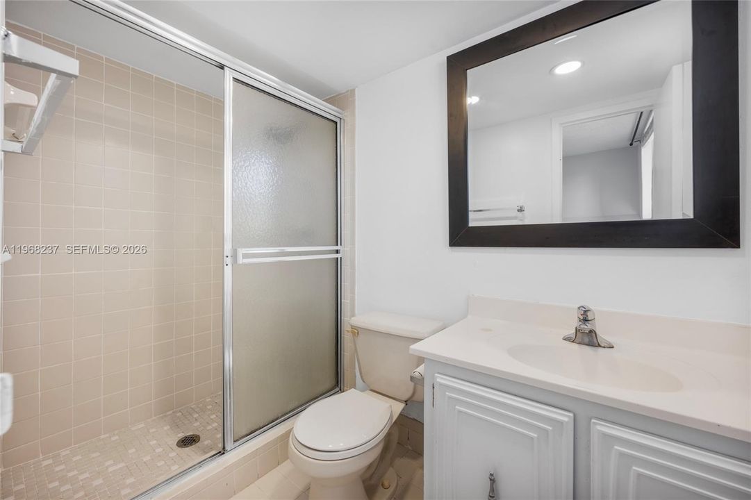 Activo con contrato: $90,000 (2 camas, 2 baños, 1010 Pies cuadrados)