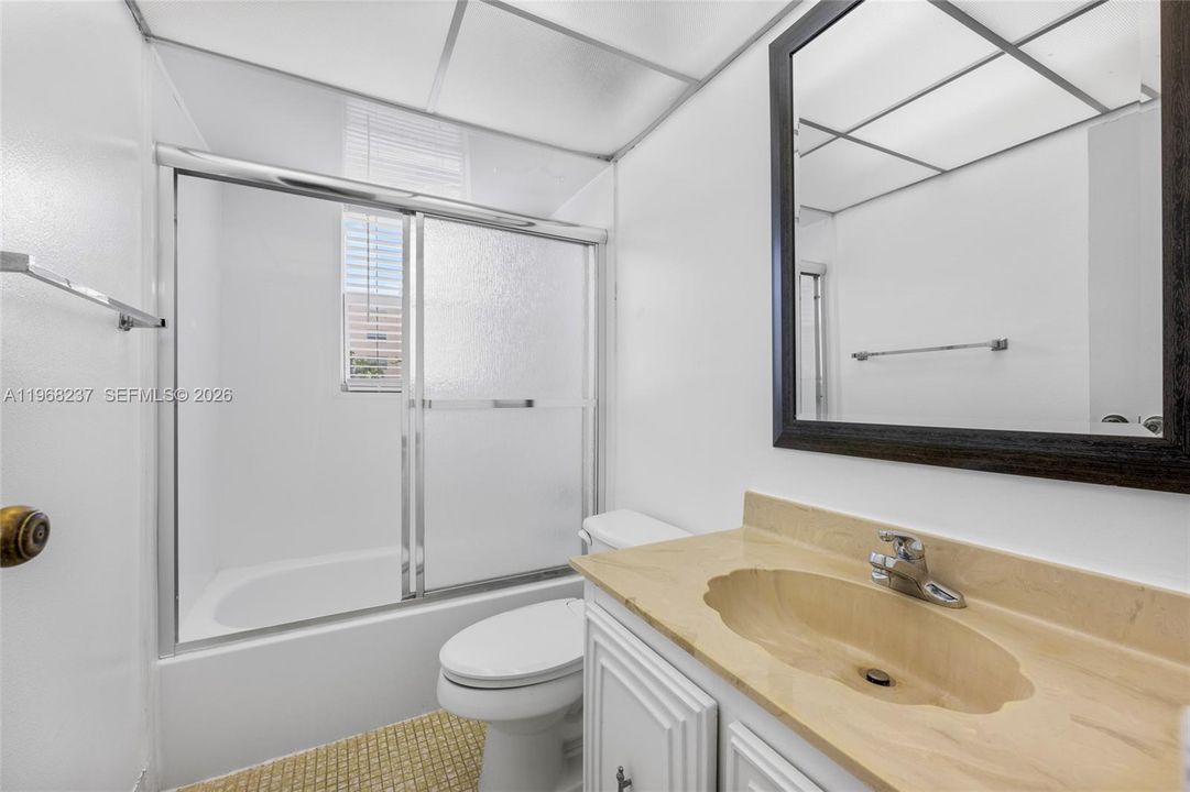 Activo con contrato: $90,000 (2 camas, 2 baños, 1010 Pies cuadrados)