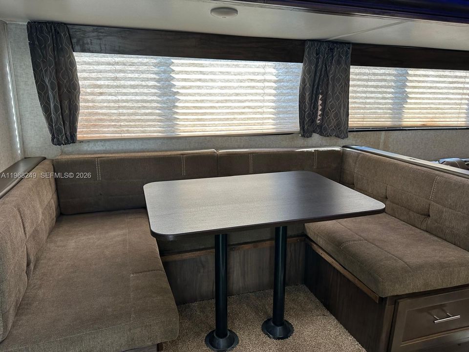 Recientemente alquilado: $1,100 (3 camas, 1 baños, 1072 Pies cuadrados)