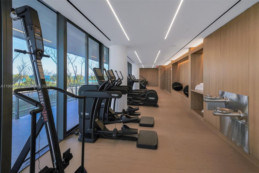 Active With Contract: $4,850,000 (2 beds, 2 baths, 1602 Square Feet)
