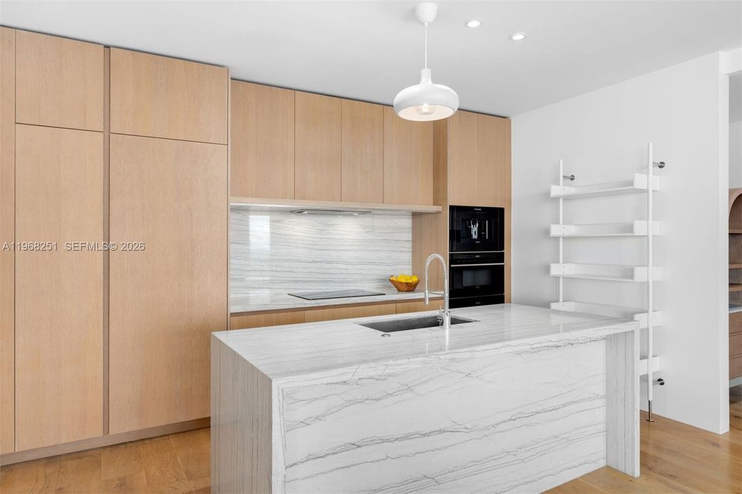 Active With Contract: $4,850,000 (2 beds, 2 baths, 1602 Square Feet)
