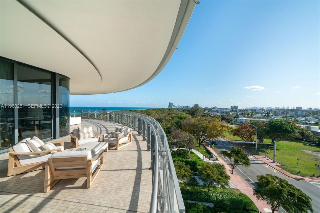 Active With Contract: $4,850,000 (2 beds, 2 baths, 1602 Square Feet)