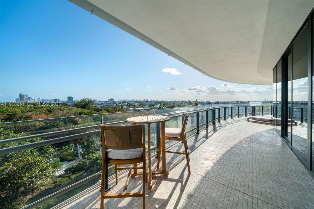 Active With Contract: $4,850,000 (2 beds, 2 baths, 1602 Square Feet)