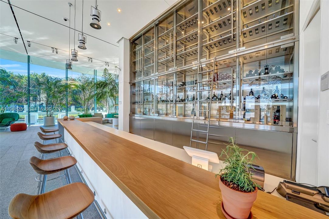Active With Contract: $4,850,000 (2 beds, 2 baths, 1602 Square Feet)