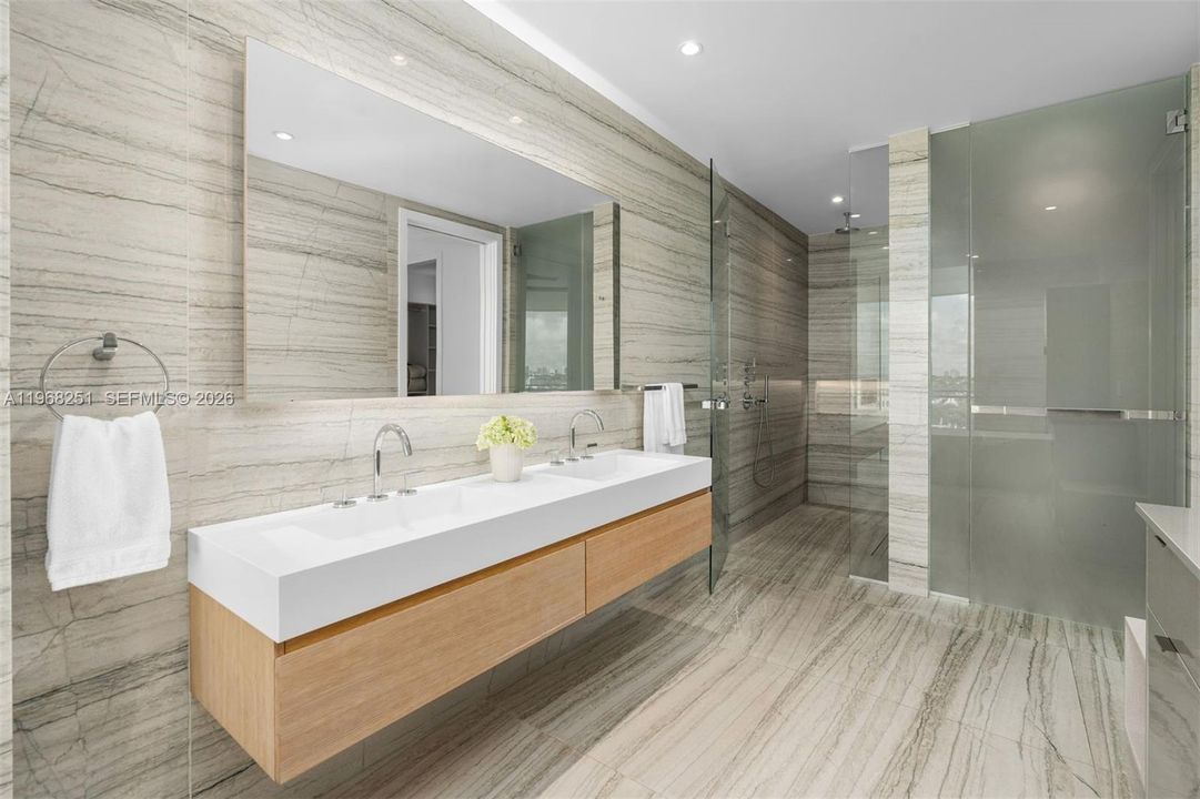 Active With Contract: $4,850,000 (2 beds, 2 baths, 1602 Square Feet)