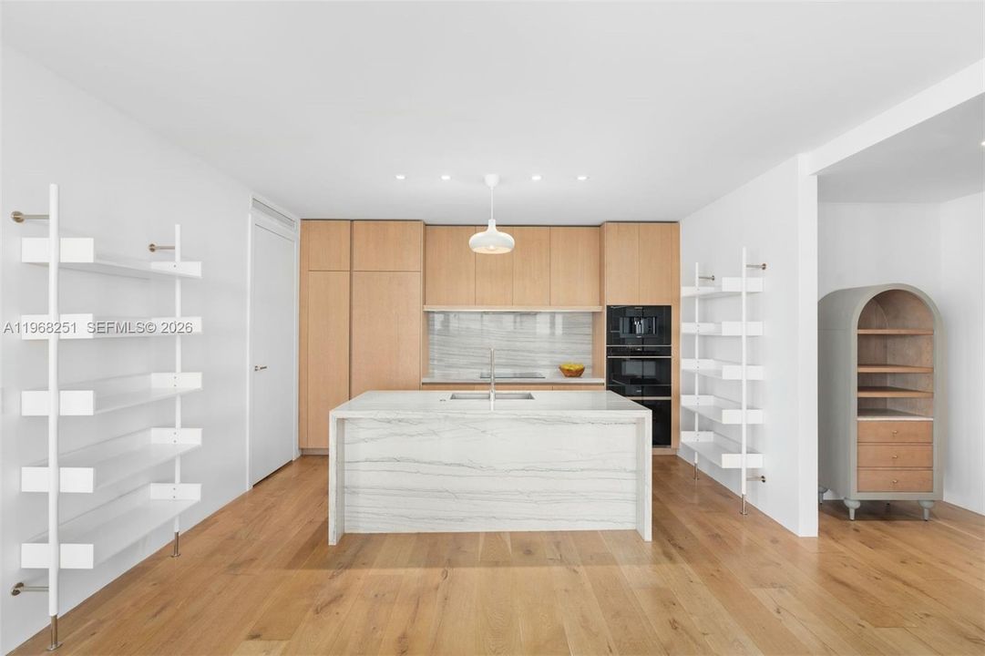 Active With Contract: $4,850,000 (2 beds, 2 baths, 1602 Square Feet)