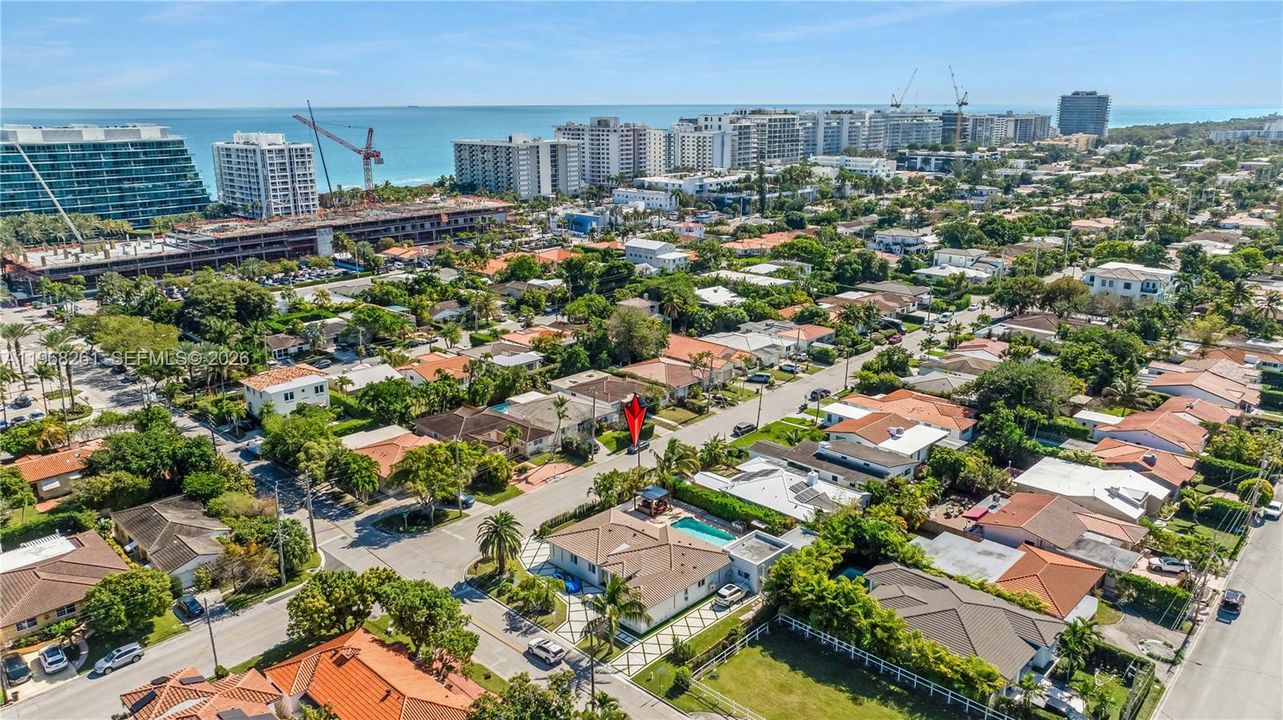 Недавно продано: $5,495,000 (5 спален, 5 ванн, 3320 Квадратных фут)