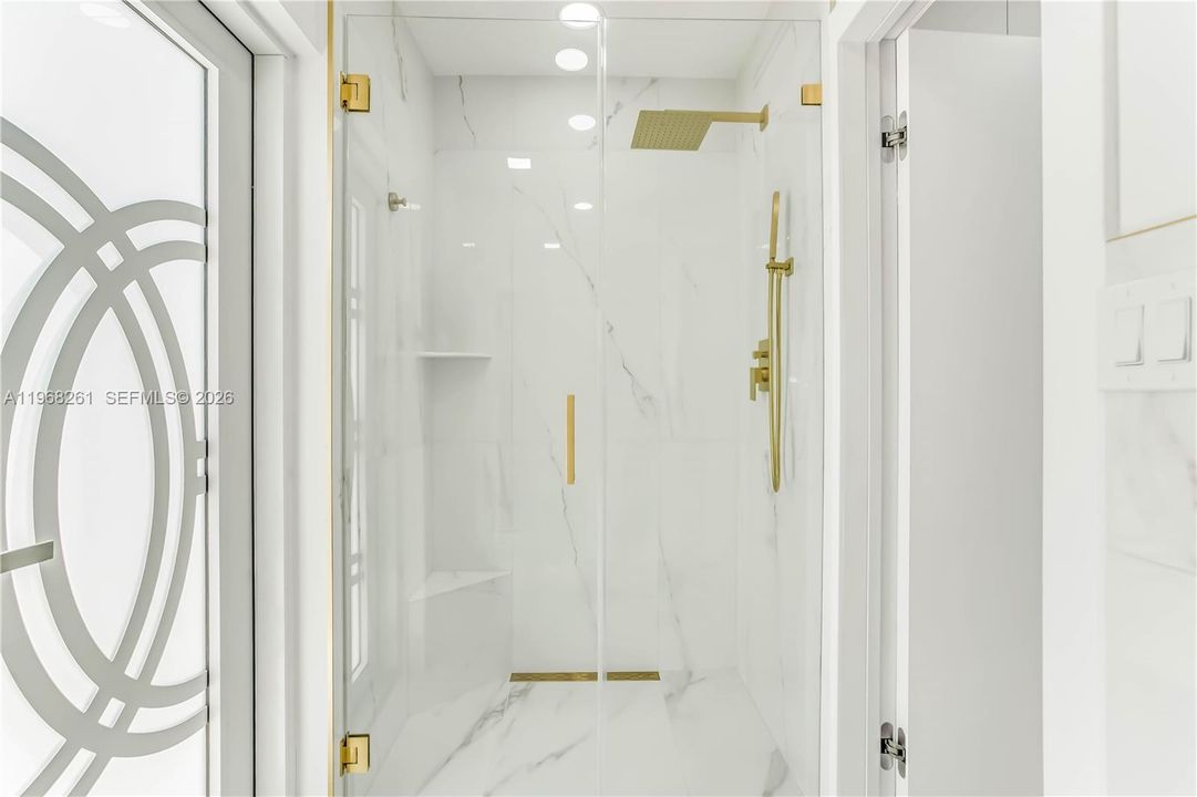 Недавно продано: $5,495,000 (5 спален, 5 ванн, 3320 Квадратных фут)