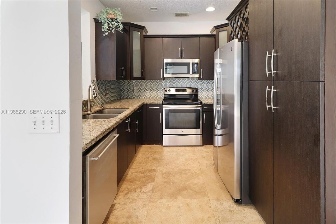 На продажу: $559,900 (3 спален, 2 ванн, 1672 Квадратных фут)
