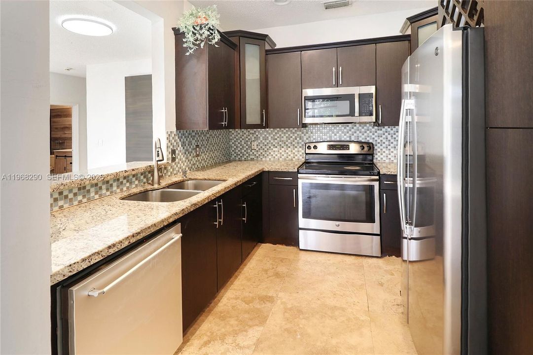 На продажу: $559,900 (3 спален, 2 ванн, 1672 Квадратных фут)