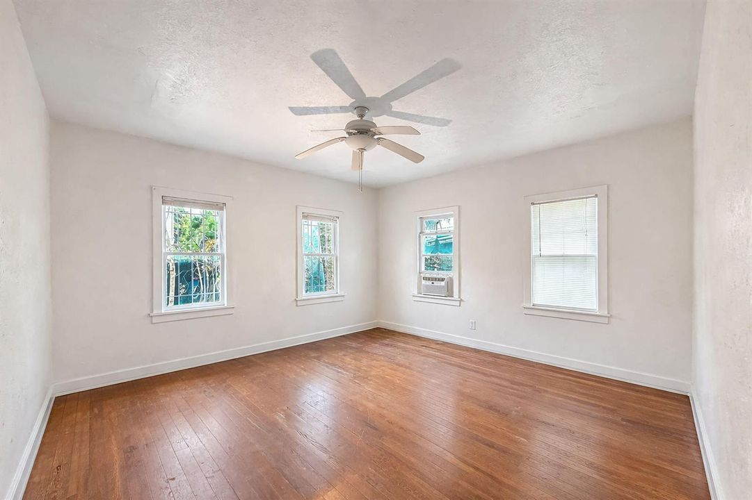 91-web-or-mls-Guest room empty