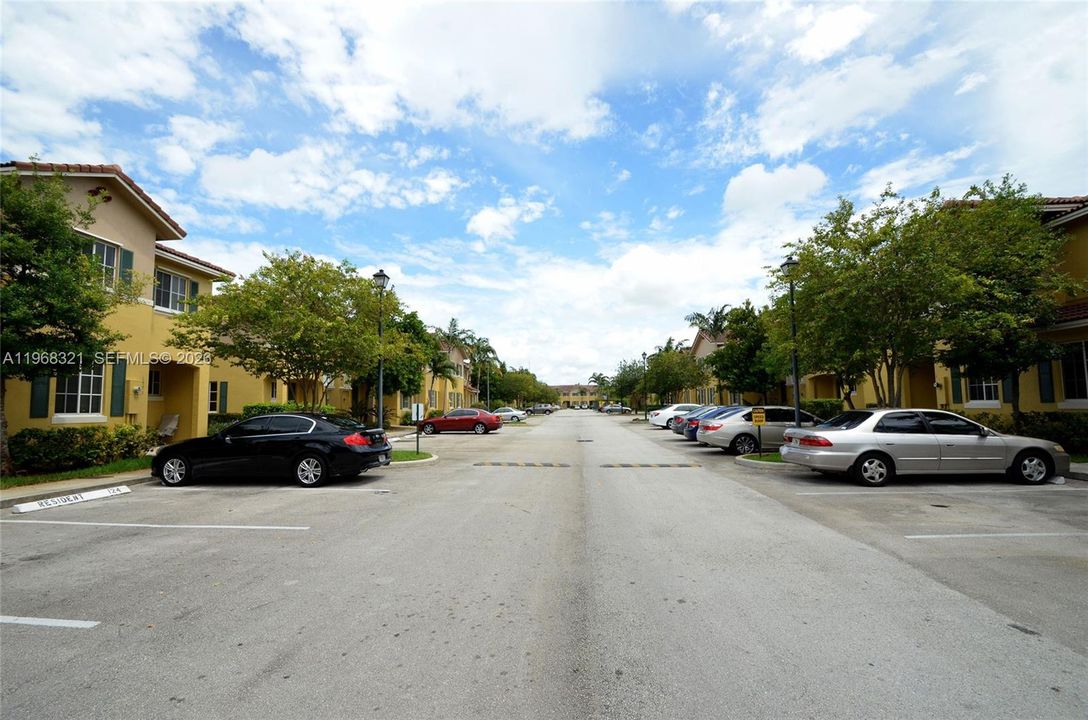 Recently Rented: $2,450 (3 beds, 2 baths, 1640 Square Feet)