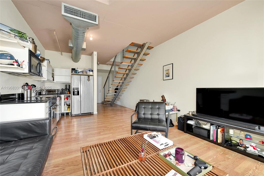 For Sale: $415,000 (1 beds, 1 baths, 795 Square Feet)
