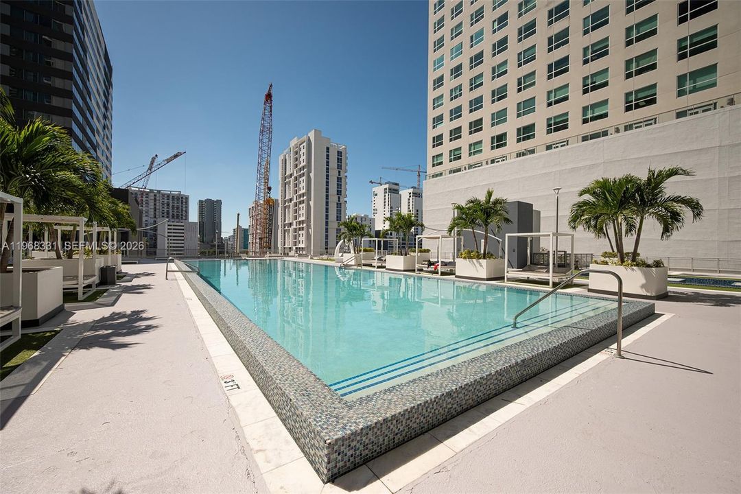 For Sale: $415,000 (1 beds, 1 baths, 795 Square Feet)