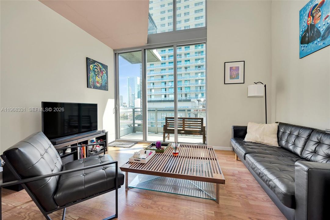 For Sale: $415,000 (1 beds, 1 baths, 795 Square Feet)