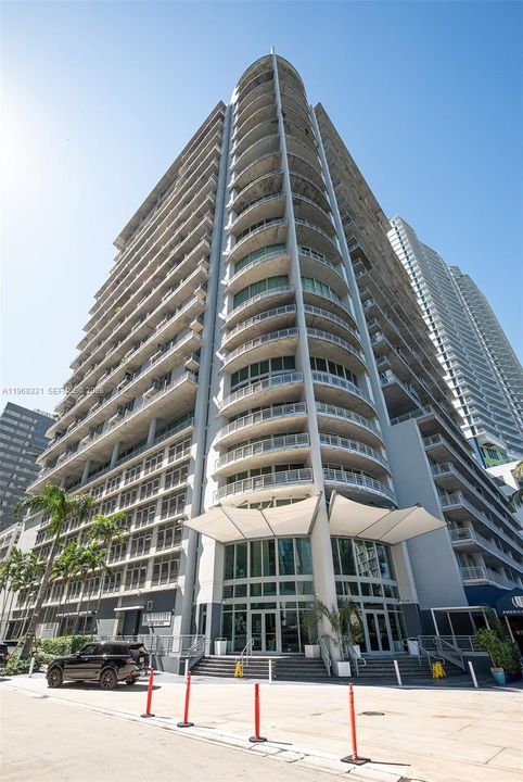 For Sale: $415,000 (1 beds, 1 baths, 795 Square Feet)