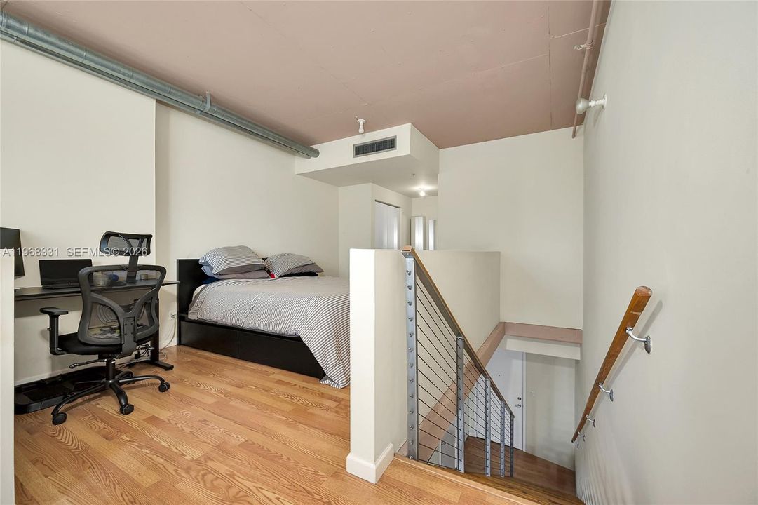 For Sale: $415,000 (1 beds, 1 baths, 795 Square Feet)