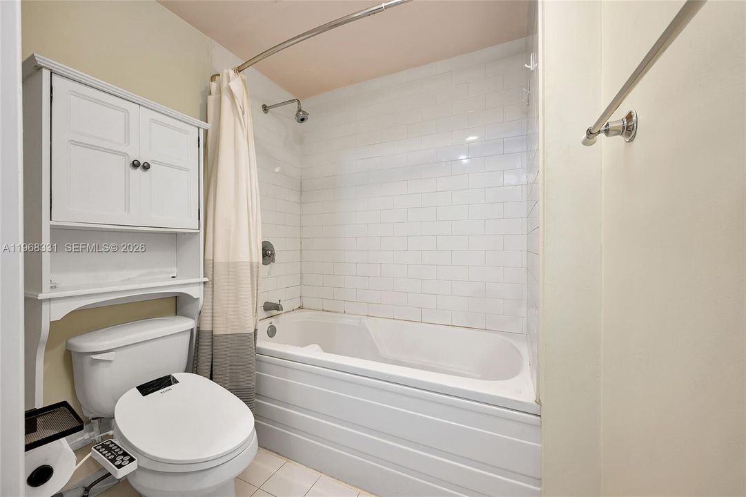 For Sale: $415,000 (1 beds, 1 baths, 795 Square Feet)