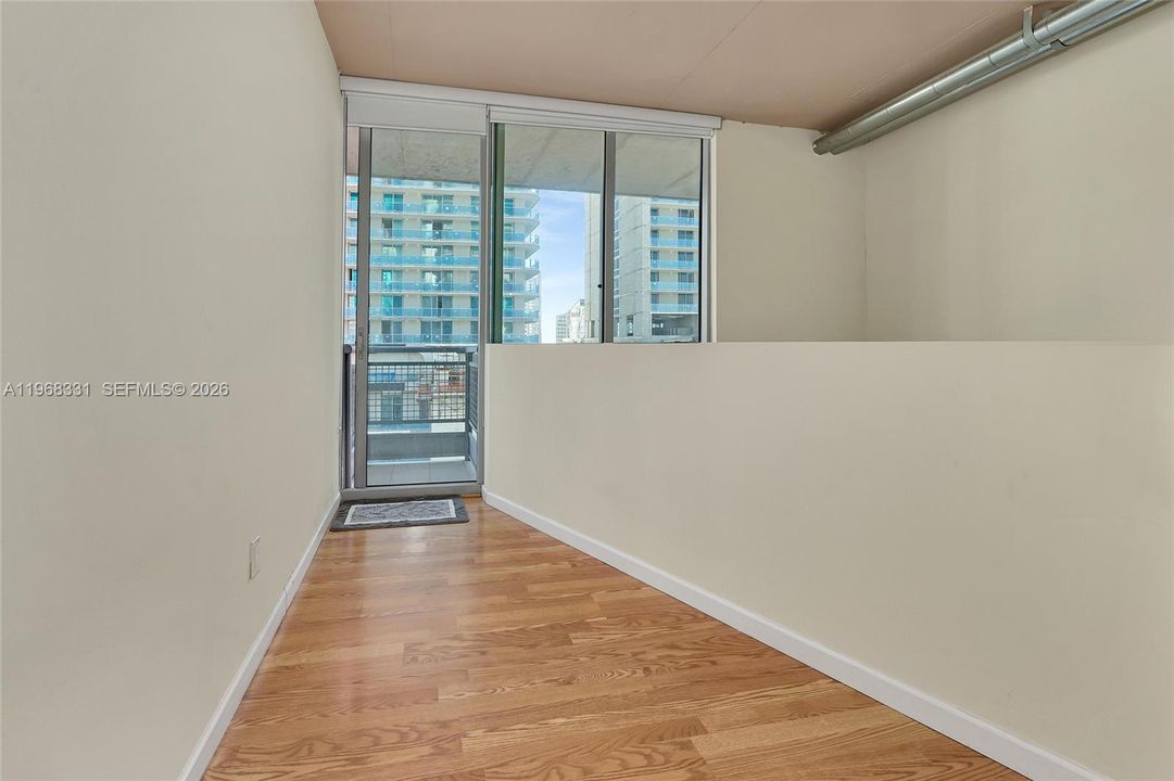 For Sale: $415,000 (1 beds, 1 baths, 795 Square Feet)