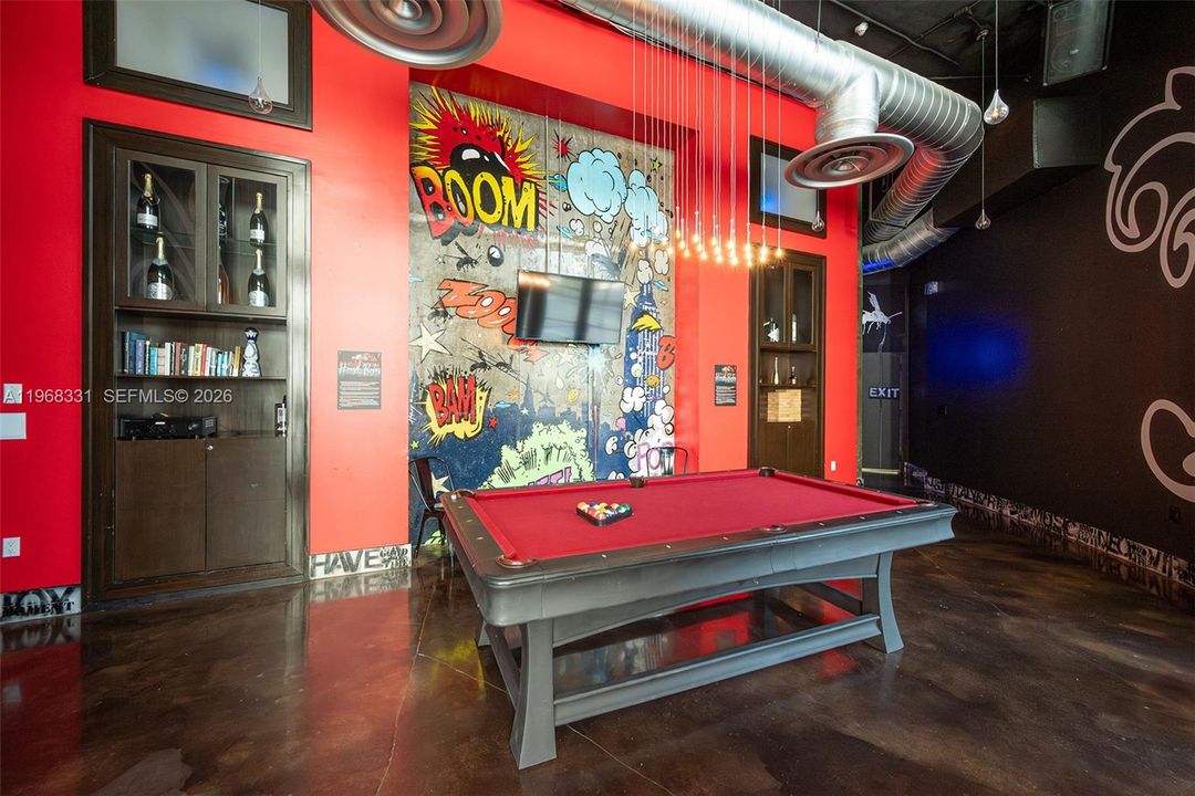 For Sale: $415,000 (1 beds, 1 baths, 795 Square Feet)