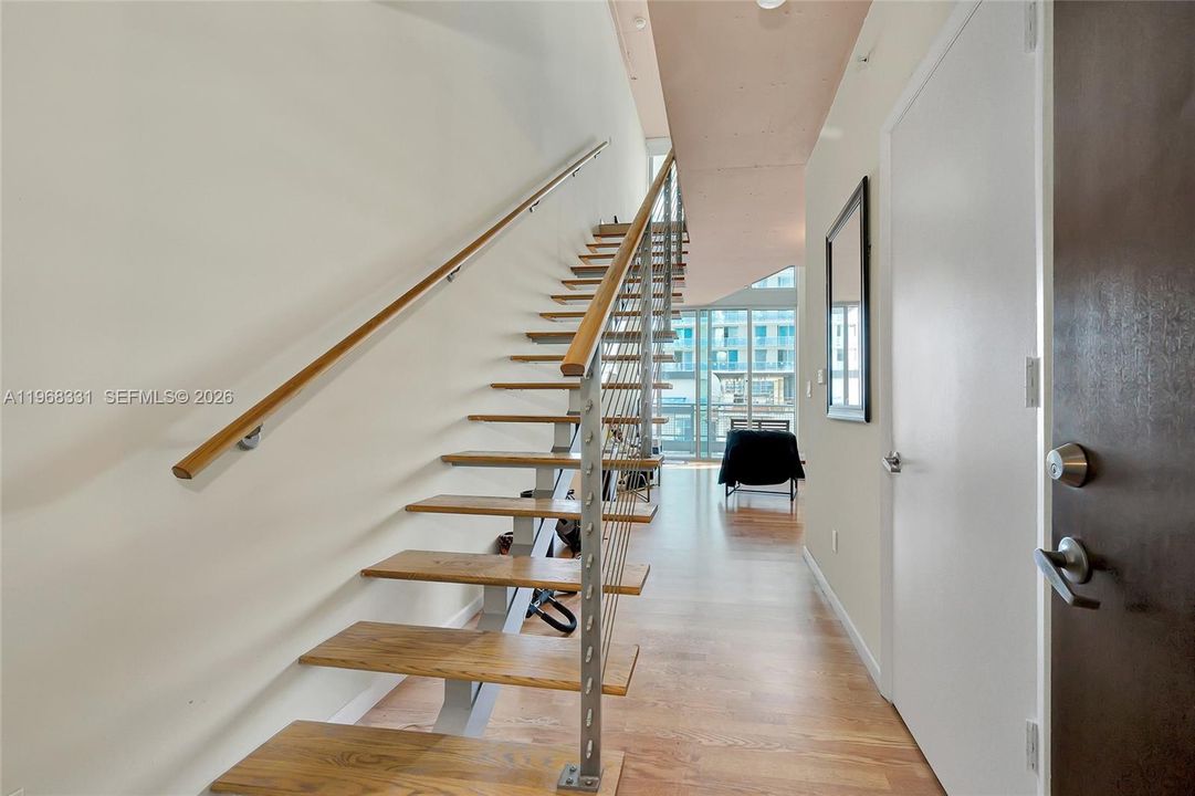 For Sale: $415,000 (1 beds, 1 baths, 795 Square Feet)