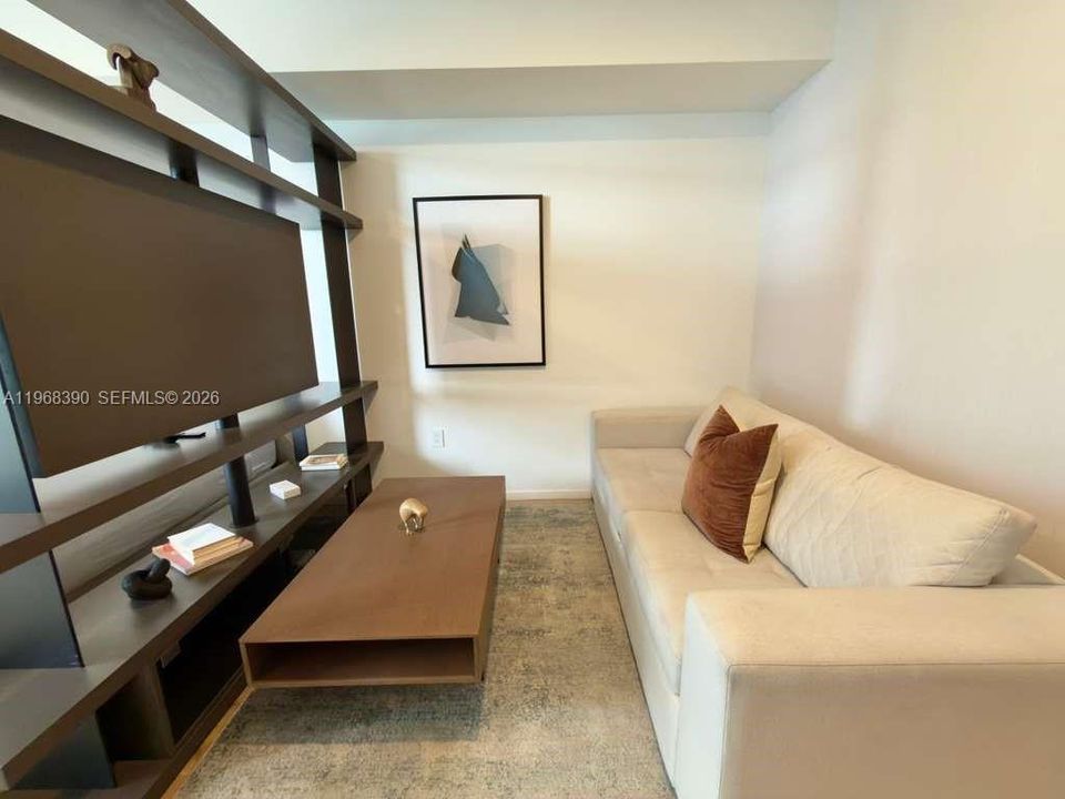 En Venta: $625,000 (0 camas, 1 baños, 357 Pies cuadrados)