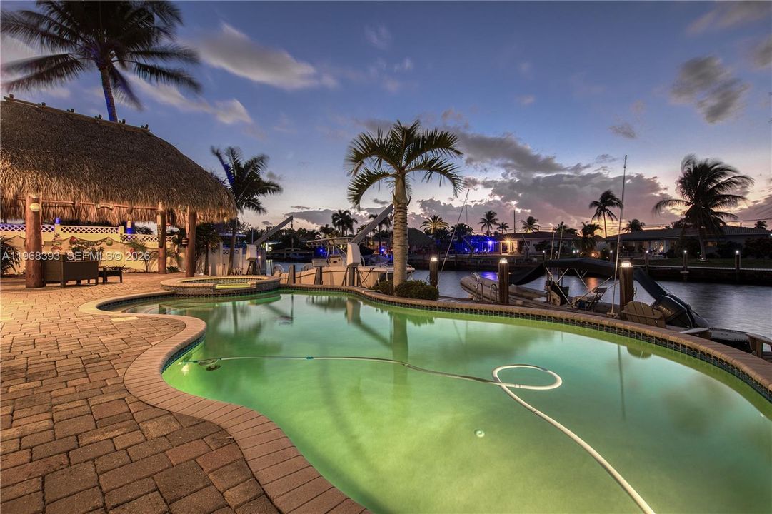 Vendido Recientemente: $1,599,999 (4 camas, 2 baños, 1975 Pies cuadrados)