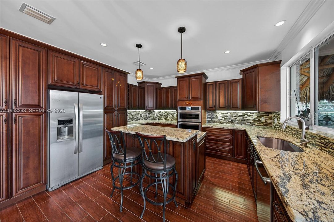 Vendido Recientemente: $1,599,999 (4 camas, 2 baños, 1975 Pies cuadrados)