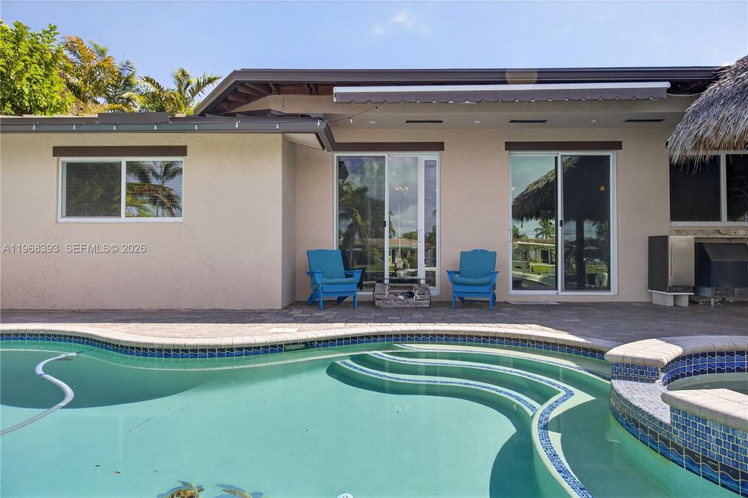 Vendido Recientemente: $1,599,999 (4 camas, 2 baños, 1975 Pies cuadrados)