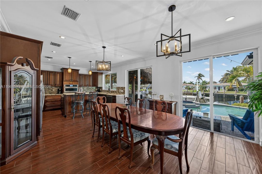 Vendido Recientemente: $1,599,999 (4 camas, 2 baños, 1975 Pies cuadrados)