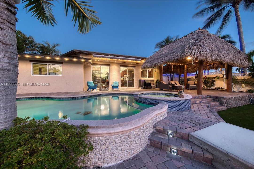 Vendido Recientemente: $1,599,999 (4 camas, 2 baños, 1975 Pies cuadrados)
