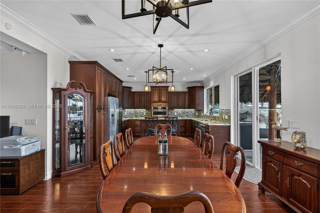 Vendido Recientemente: $1,599,999 (4 camas, 2 baños, 1975 Pies cuadrados)