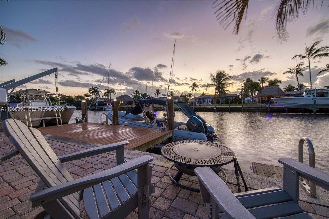 Vendido Recientemente: $1,599,999 (4 camas, 2 baños, 1975 Pies cuadrados)