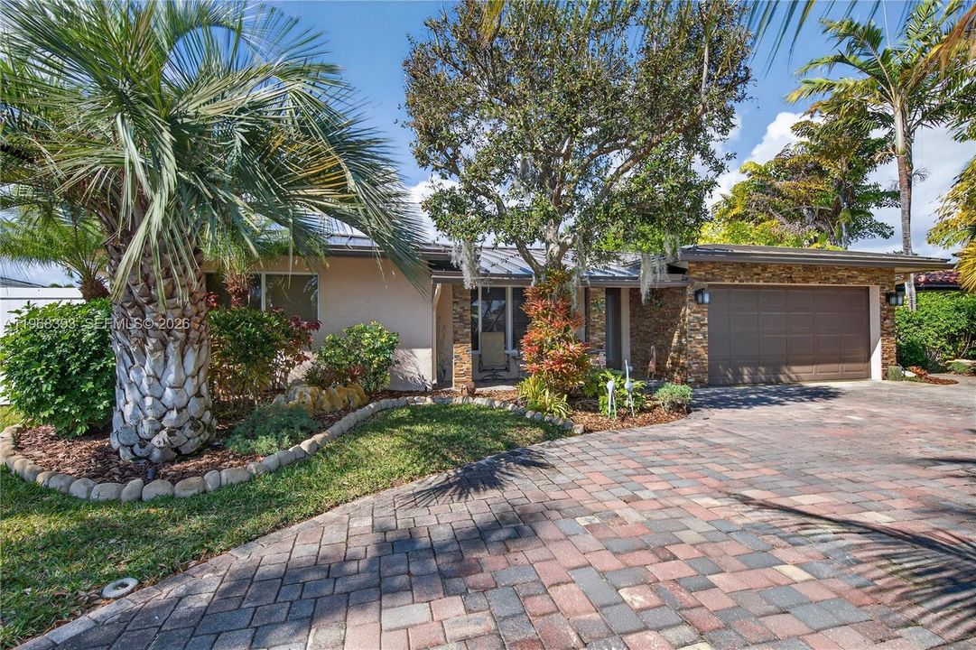 Vendido Recientemente: $1,599,999 (4 camas, 2 baños, 1975 Pies cuadrados)