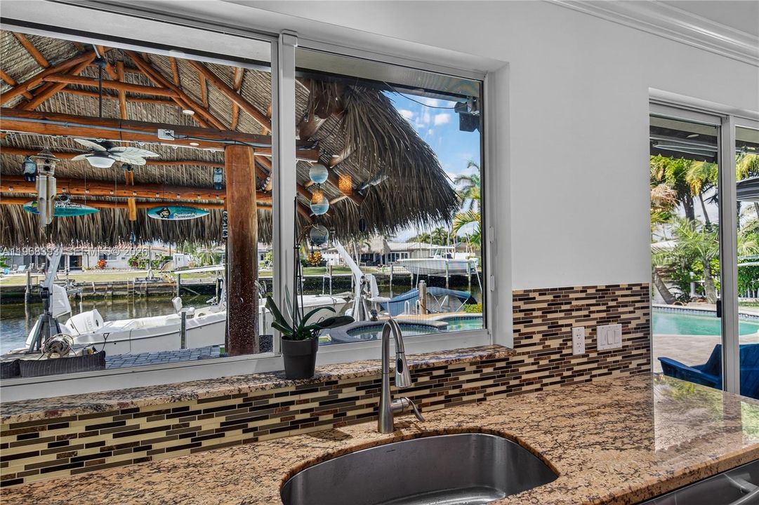 Vendido Recientemente: $1,599,999 (4 camas, 2 baños, 1975 Pies cuadrados)