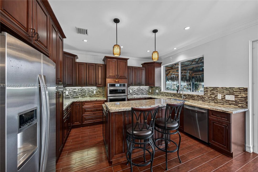 Vendido Recientemente: $1,599,999 (4 camas, 2 baños, 1975 Pies cuadrados)