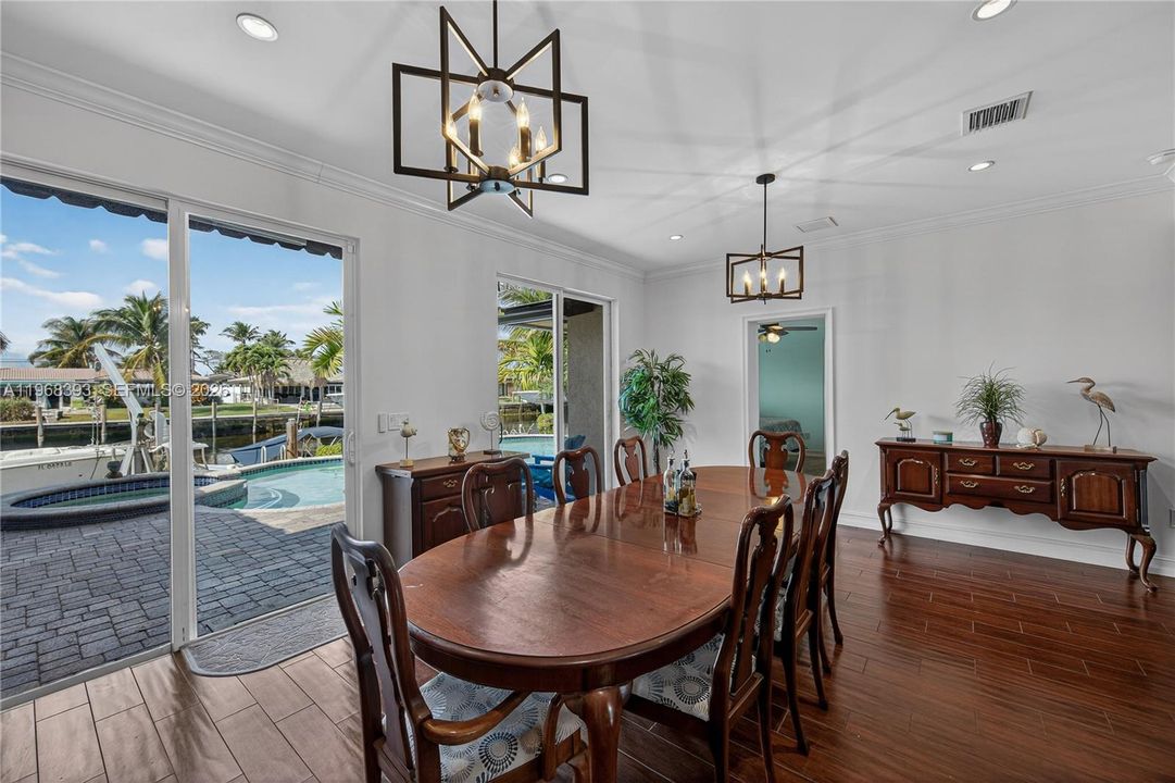 Vendido Recientemente: $1,599,999 (4 camas, 2 baños, 1975 Pies cuadrados)