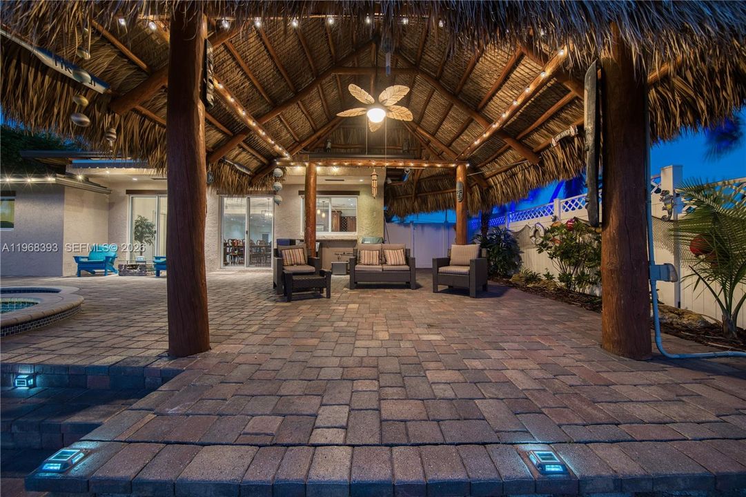 Vendido Recientemente: $1,599,999 (4 camas, 2 baños, 1975 Pies cuadrados)