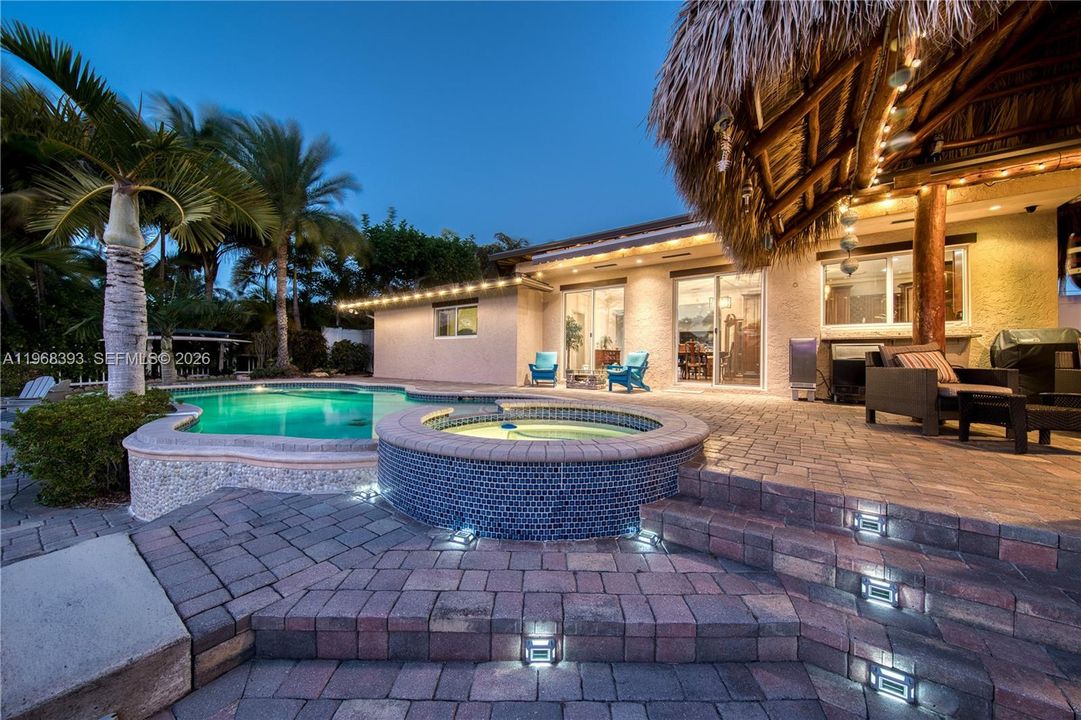 Vendido Recientemente: $1,599,999 (4 camas, 2 baños, 1975 Pies cuadrados)