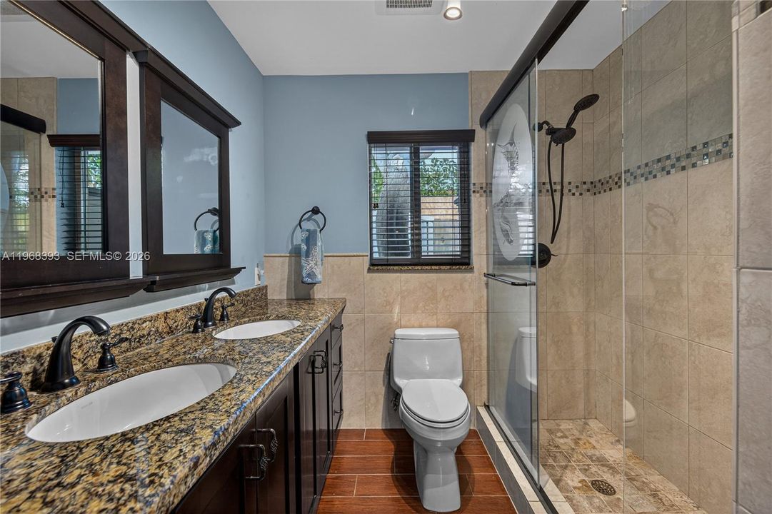 Vendido Recientemente: $1,599,999 (4 camas, 2 baños, 1975 Pies cuadrados)