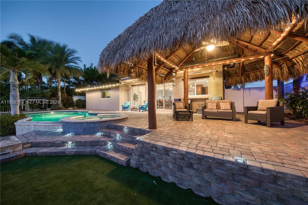 Vendido Recientemente: $1,599,999 (4 camas, 2 baños, 1975 Pies cuadrados)