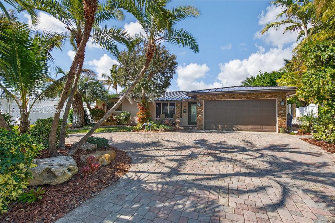 Vendido Recientemente: $1,599,999 (4 camas, 2 baños, 1975 Pies cuadrados)