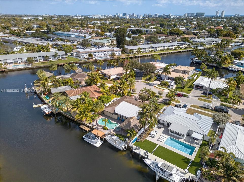 Vendido Recientemente: $1,599,999 (4 camas, 2 baños, 1975 Pies cuadrados)